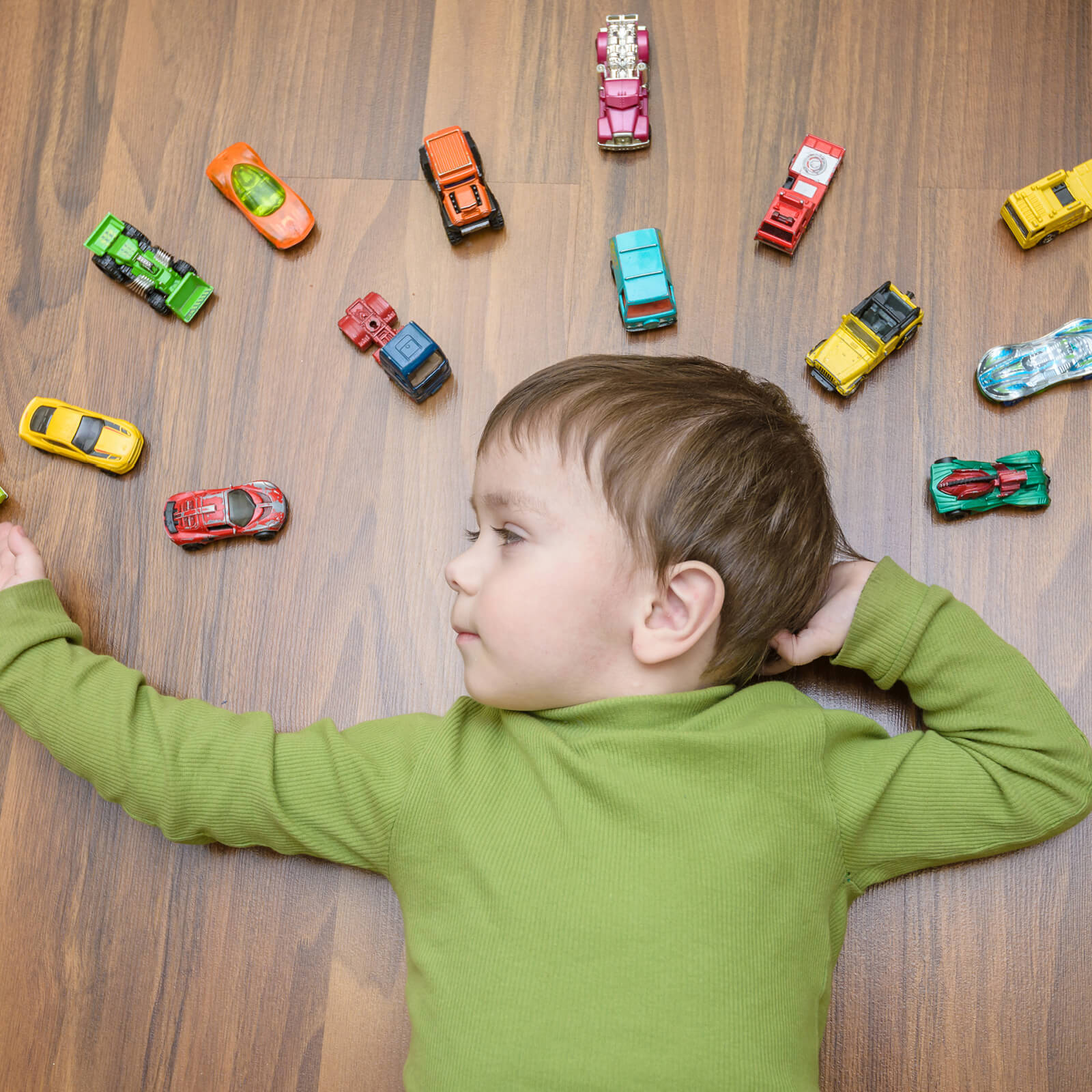 baby with toycars | Floortrends